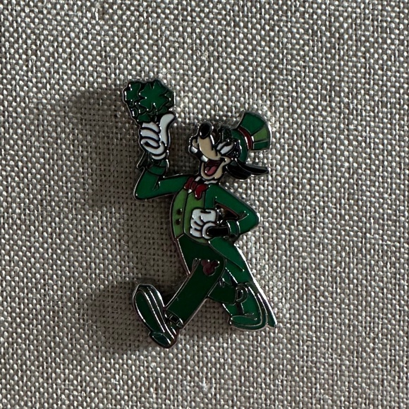 St .Patty's Goofy Disneyland 2025 Hidden Mickey Disney Trading Pin Wave A - Picture 1 of 2